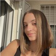 Profesora de Bioquímica apta para dar clases de matemáticas, química, biología e inglés.